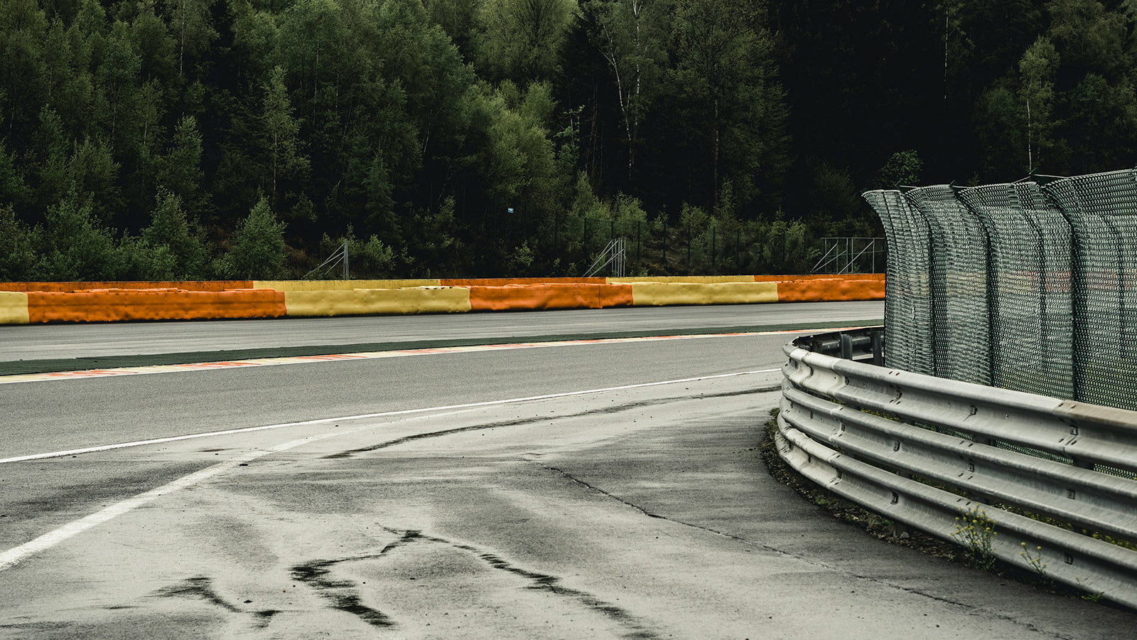 Colagem De Fotos Vertical De Feliz Repórter Corrida Desgaste Distintivo  Imprensa Correspondente Jornalismo De Mídia Social Isolado Foto de Stock -  Imagem de ocasional, funcionamento: 324718642, image size:1600x900