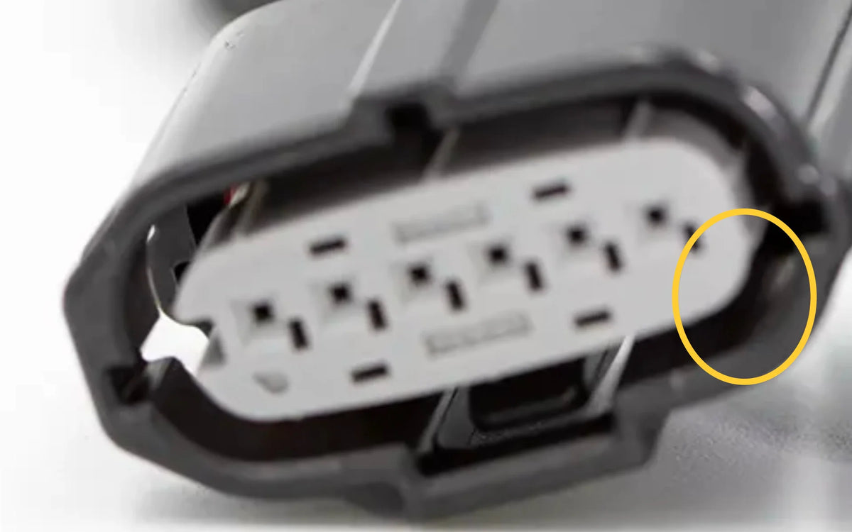 Pedal position sensor plug without a notch